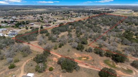 759 County Road 320 Floresville TX 78114