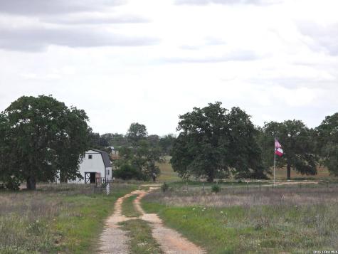 132 Santa Gertrudis Sutherland Springs TX 78161