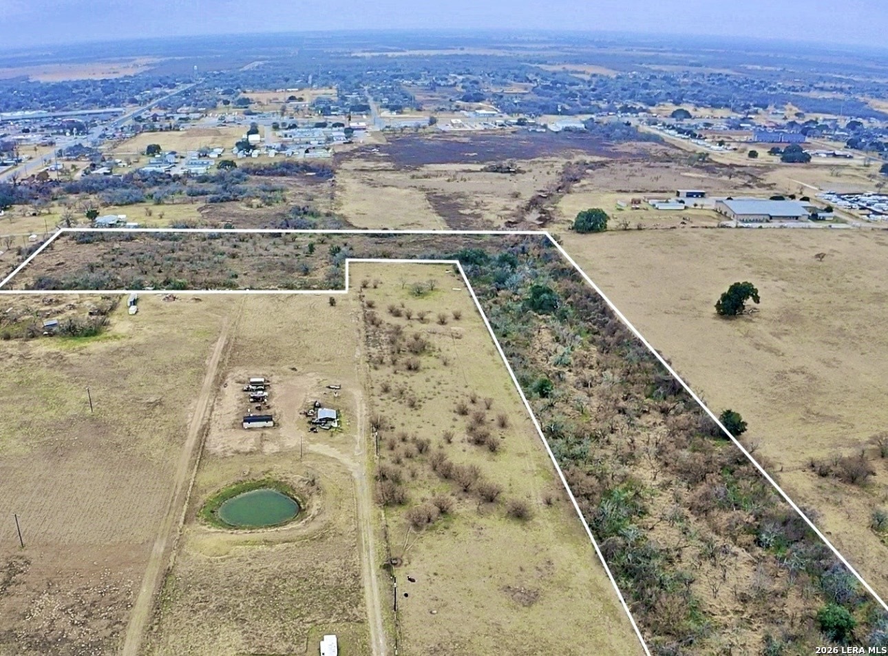 101 Alfredo Floresville TX 78114