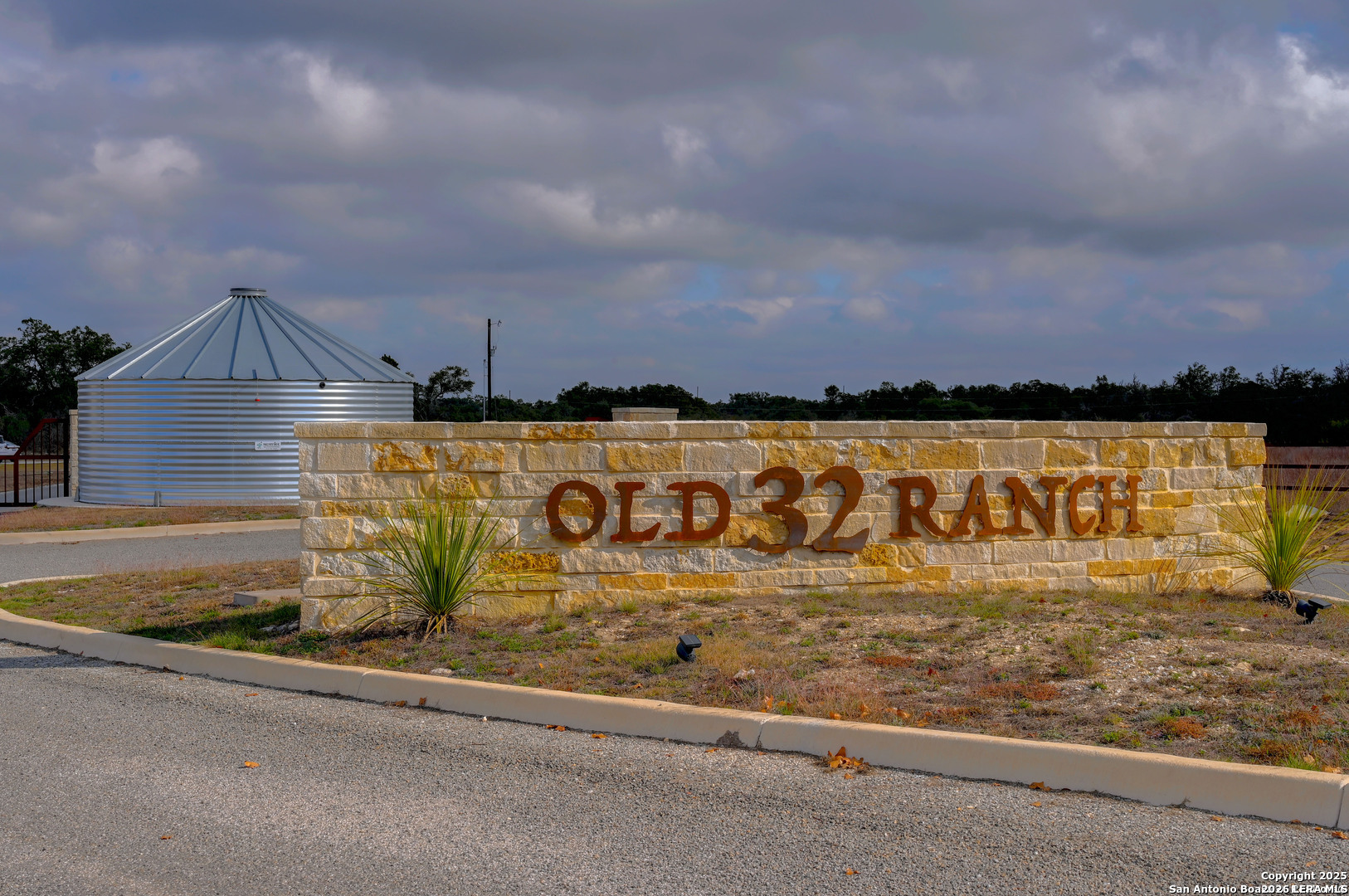 718 Windmill Ridge Blanco TX 78606