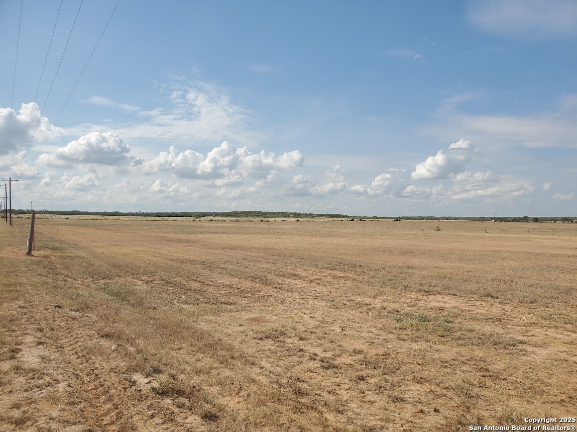 906 County Road 1670 Moore TX 78057