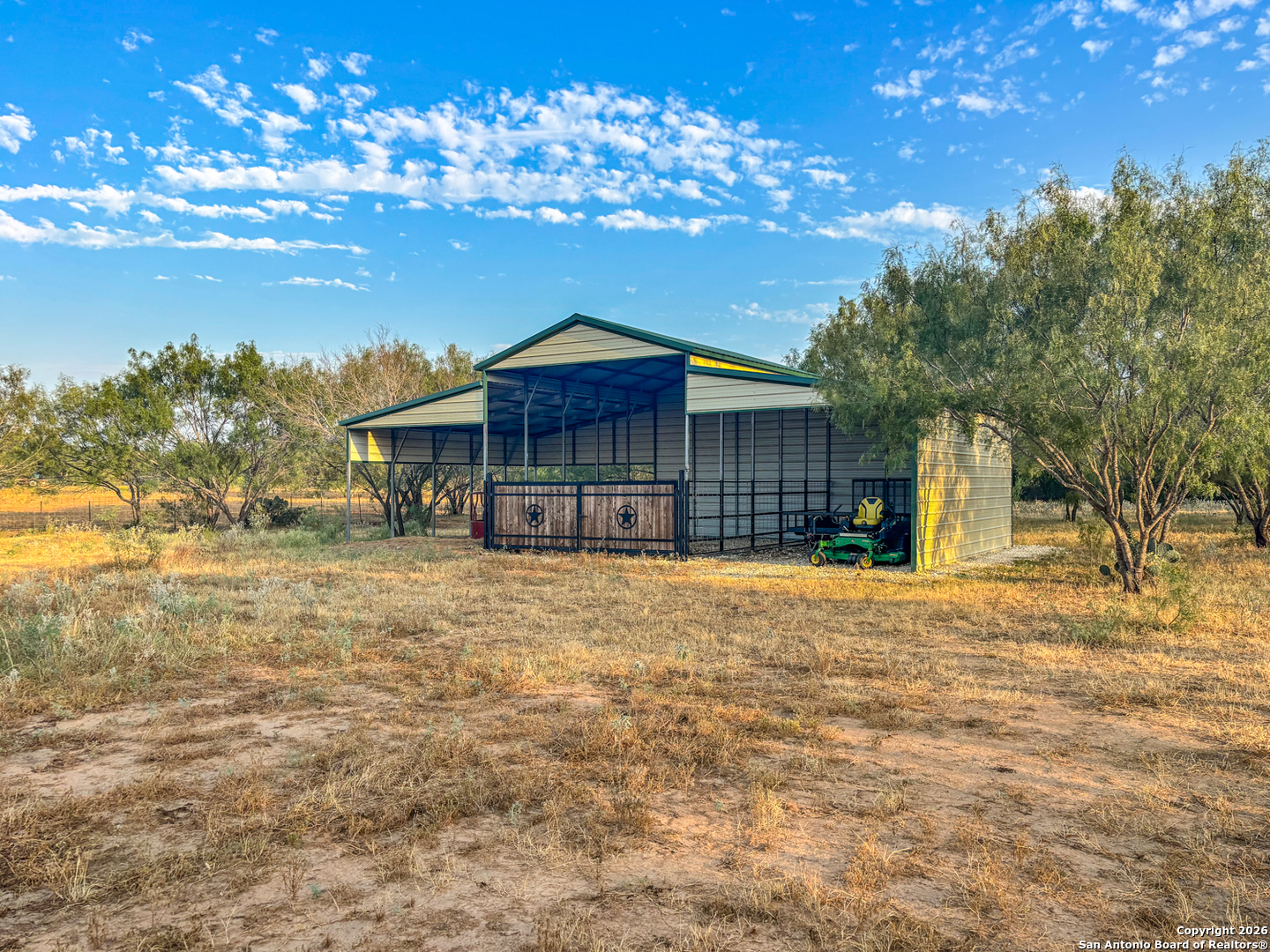 1460 County Road 1660 Moore TX 78057