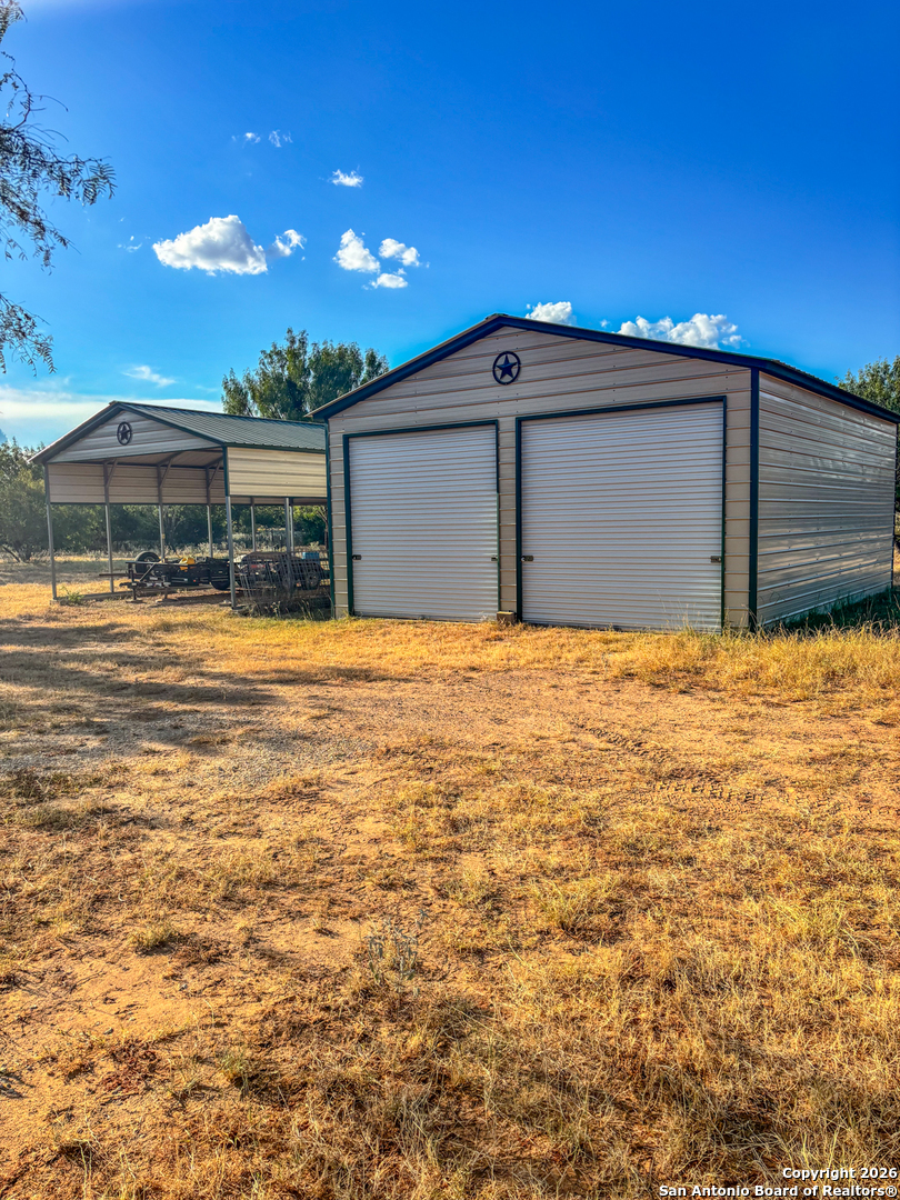 1460 County Road 1660 Moore TX 78057