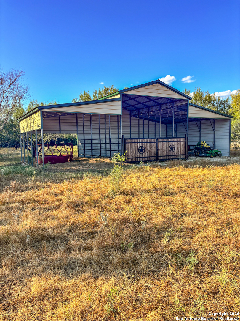 1460 County Road 1660 Moore TX 78057