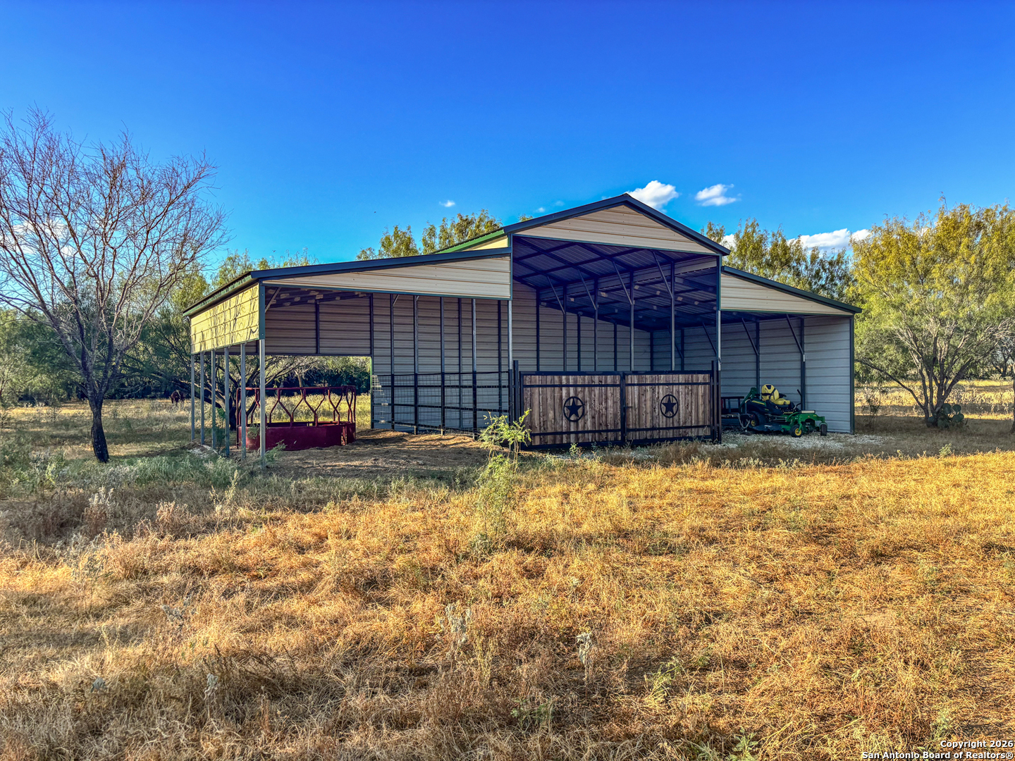 1460 County Road 1660 Moore TX 78057