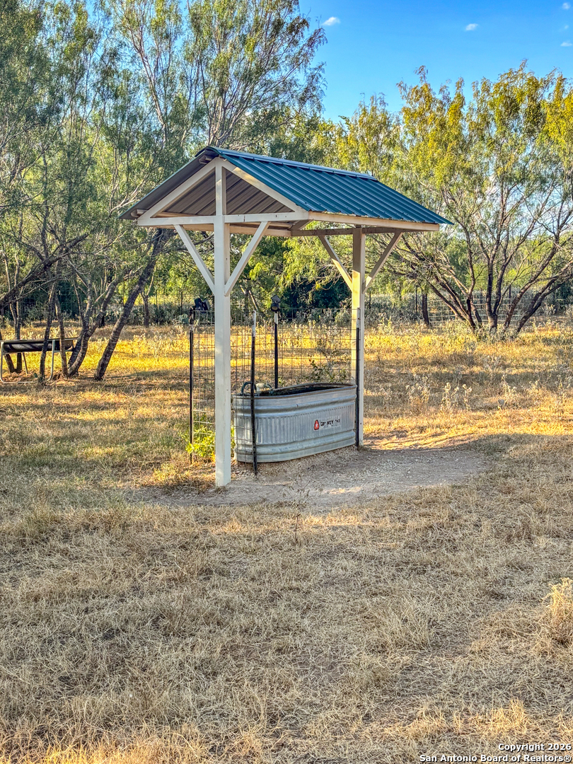 1460 County Road 1660 Moore TX 78057