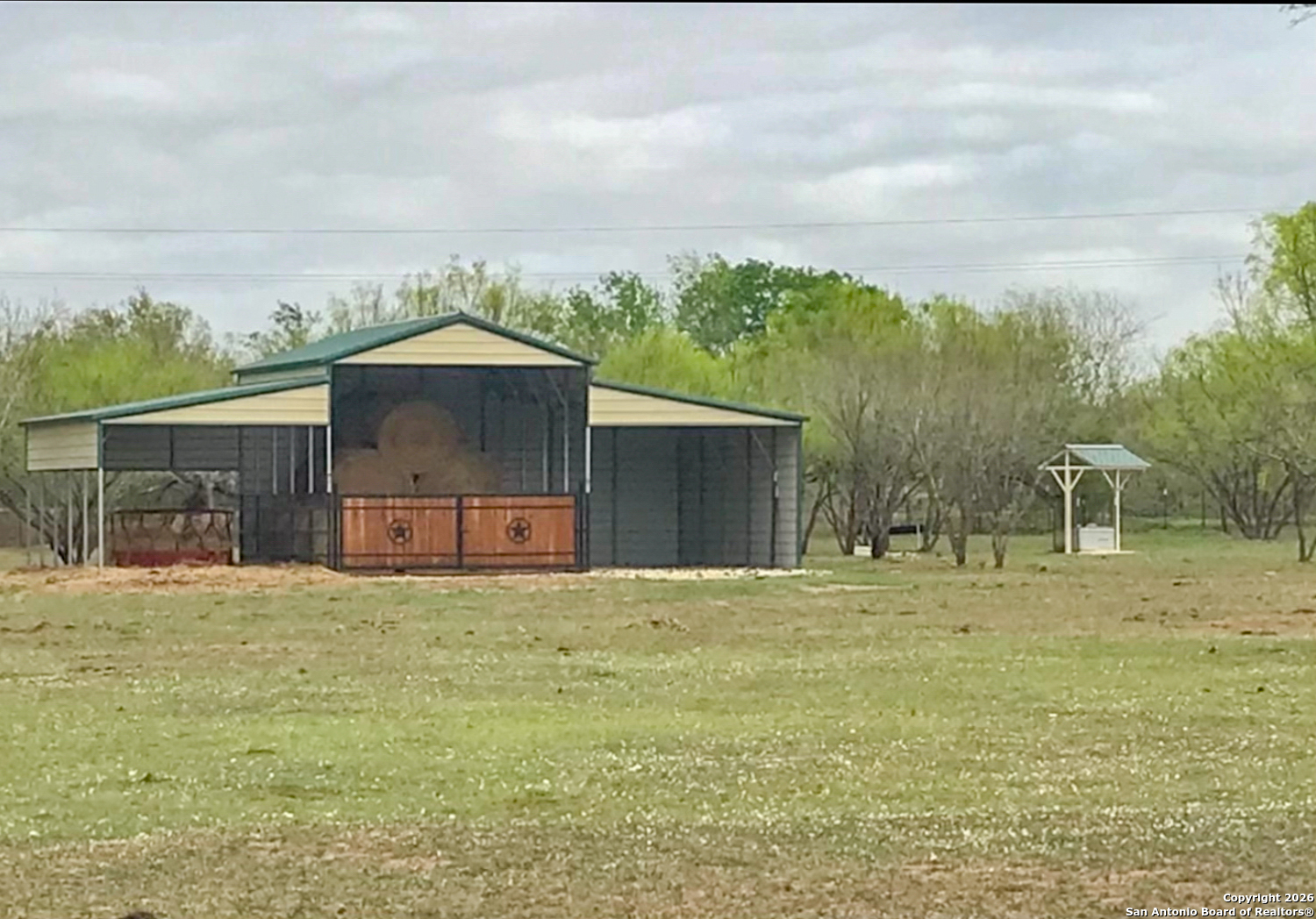 1460 County Road 1660 Moore TX 78057