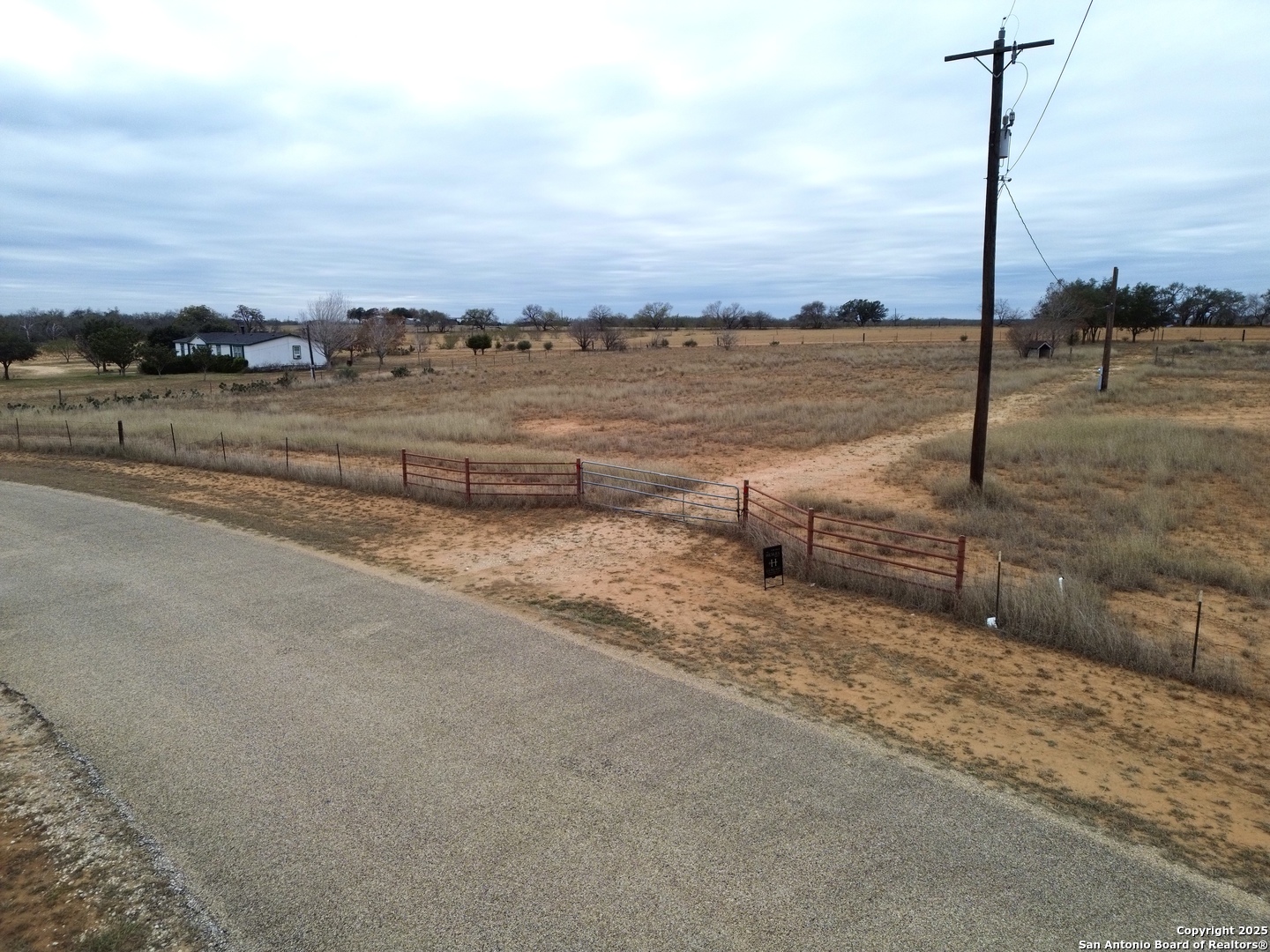 120 S Ridge Drive Lytle TX 78052
