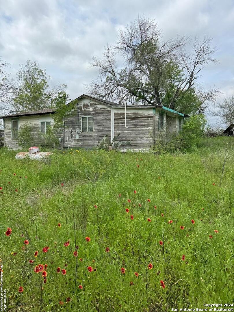 7532 Fm 1303 Floresville TX 78114