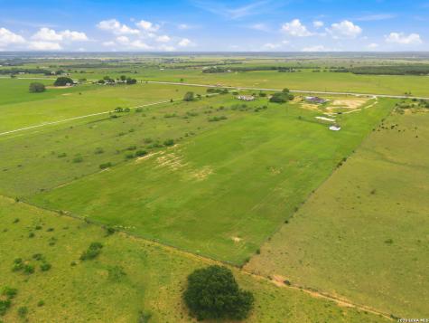 4488 State Highway 97 W Floresville TX 78114