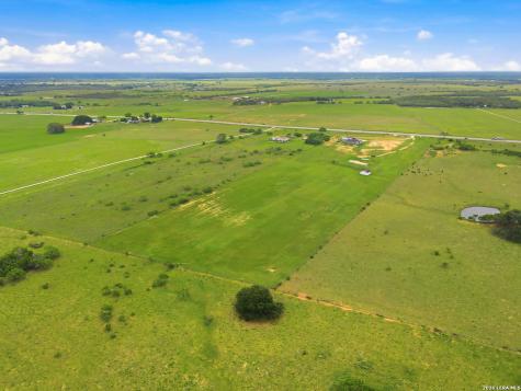 4488 State Highway 97 W Floresville TX 78114