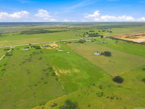 4488 State Highway 97 W Floresville TX 78114
