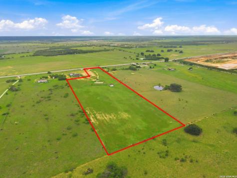 4488 State Highway 97 W Floresville TX 78114