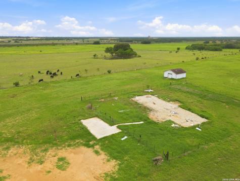 4488 State Highway 97 W Floresville TX 78114