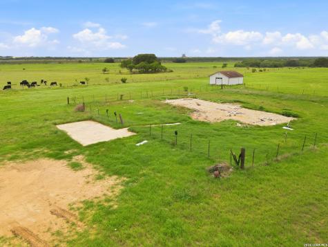 4488 State Highway 97 W Floresville TX 78114