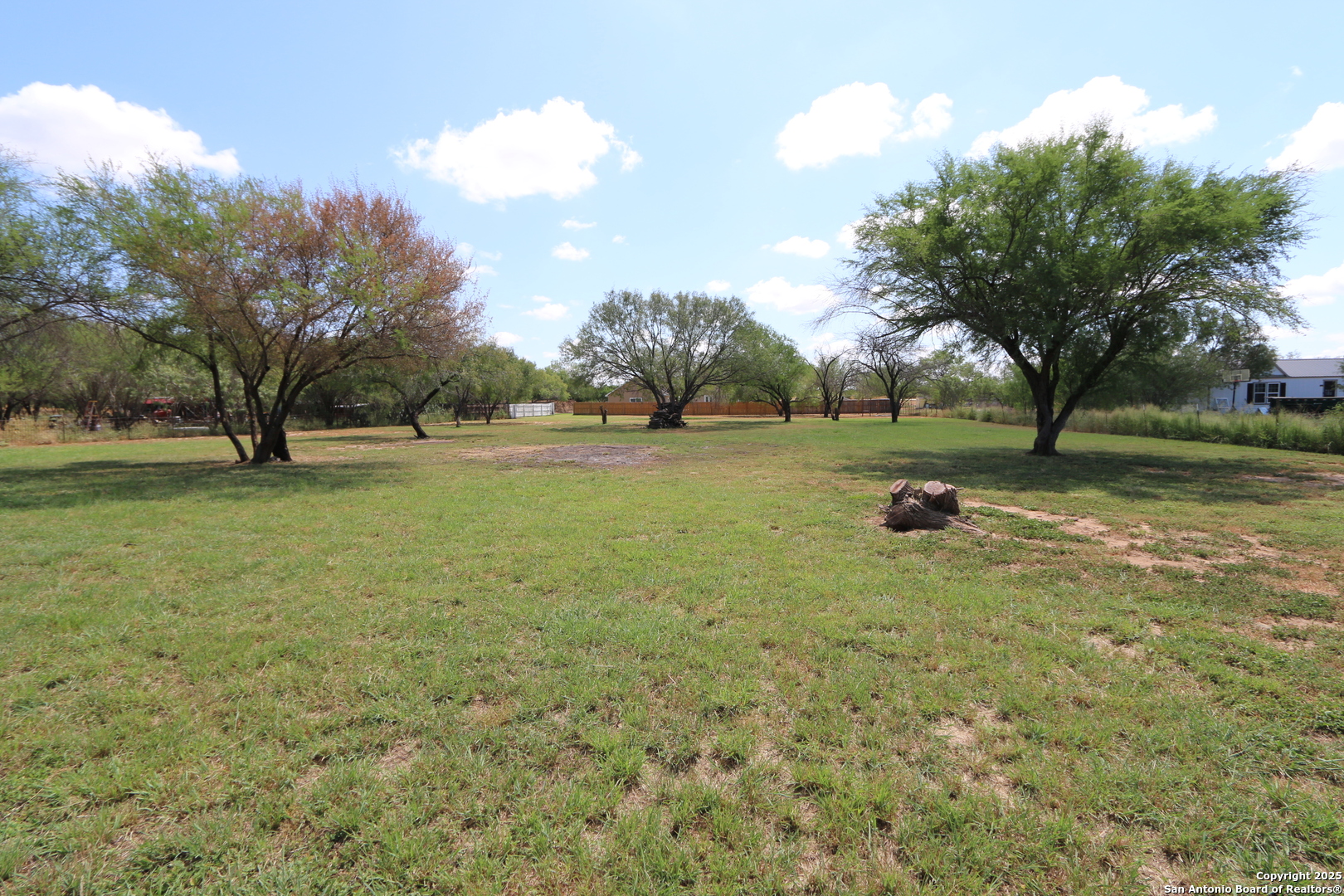 125 County Road 2666 Devine TX 78016