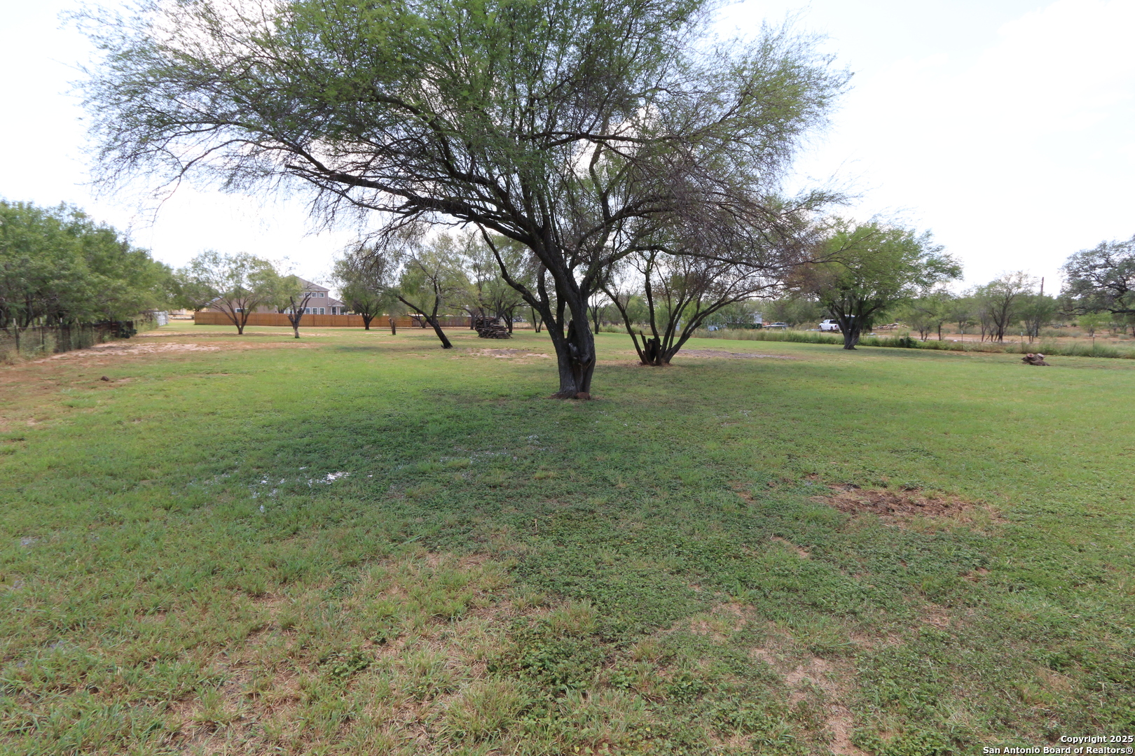 125 County Road 2666 Devine TX 78016