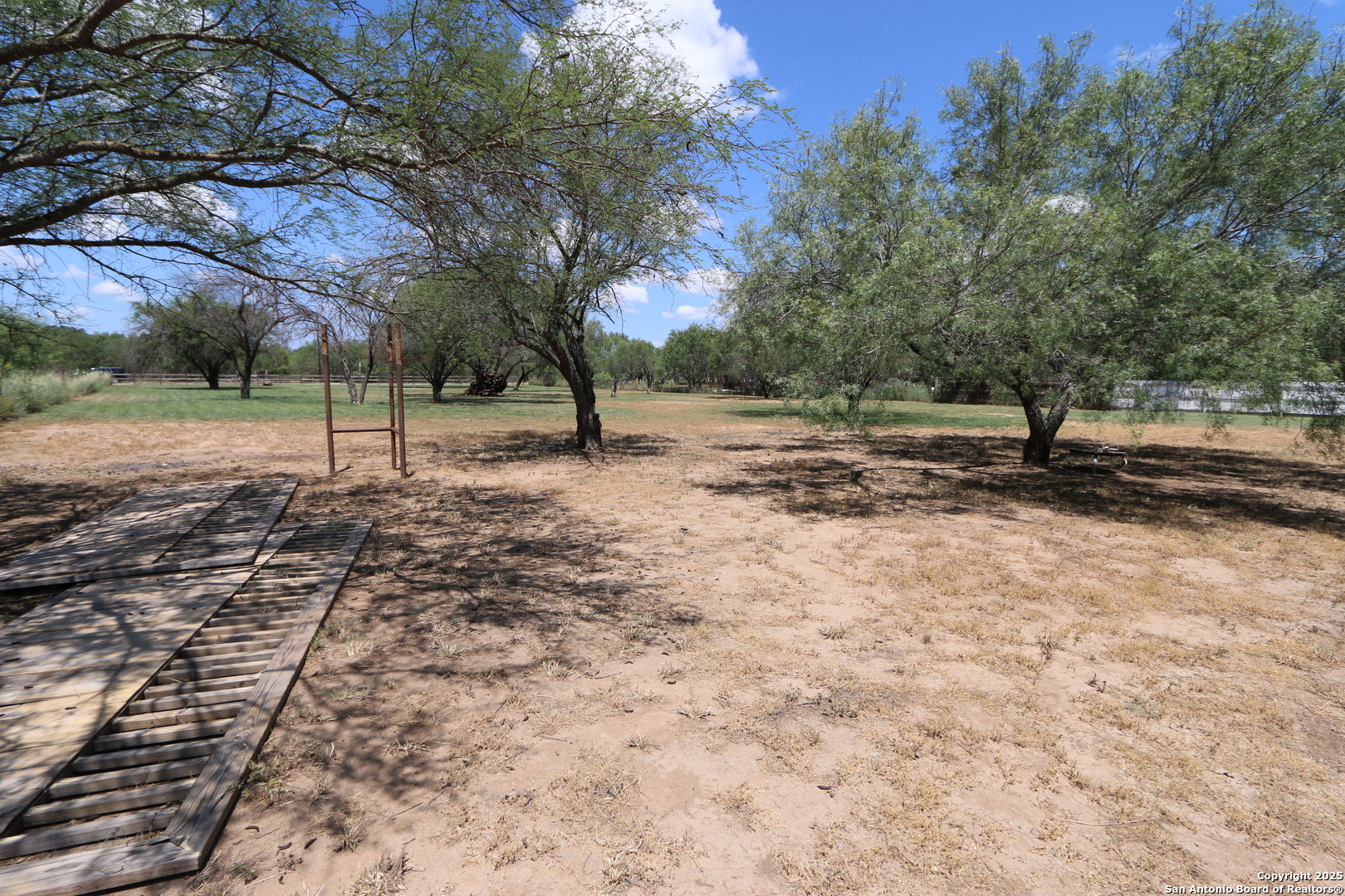125 County Road 2666 Devine TX 78016