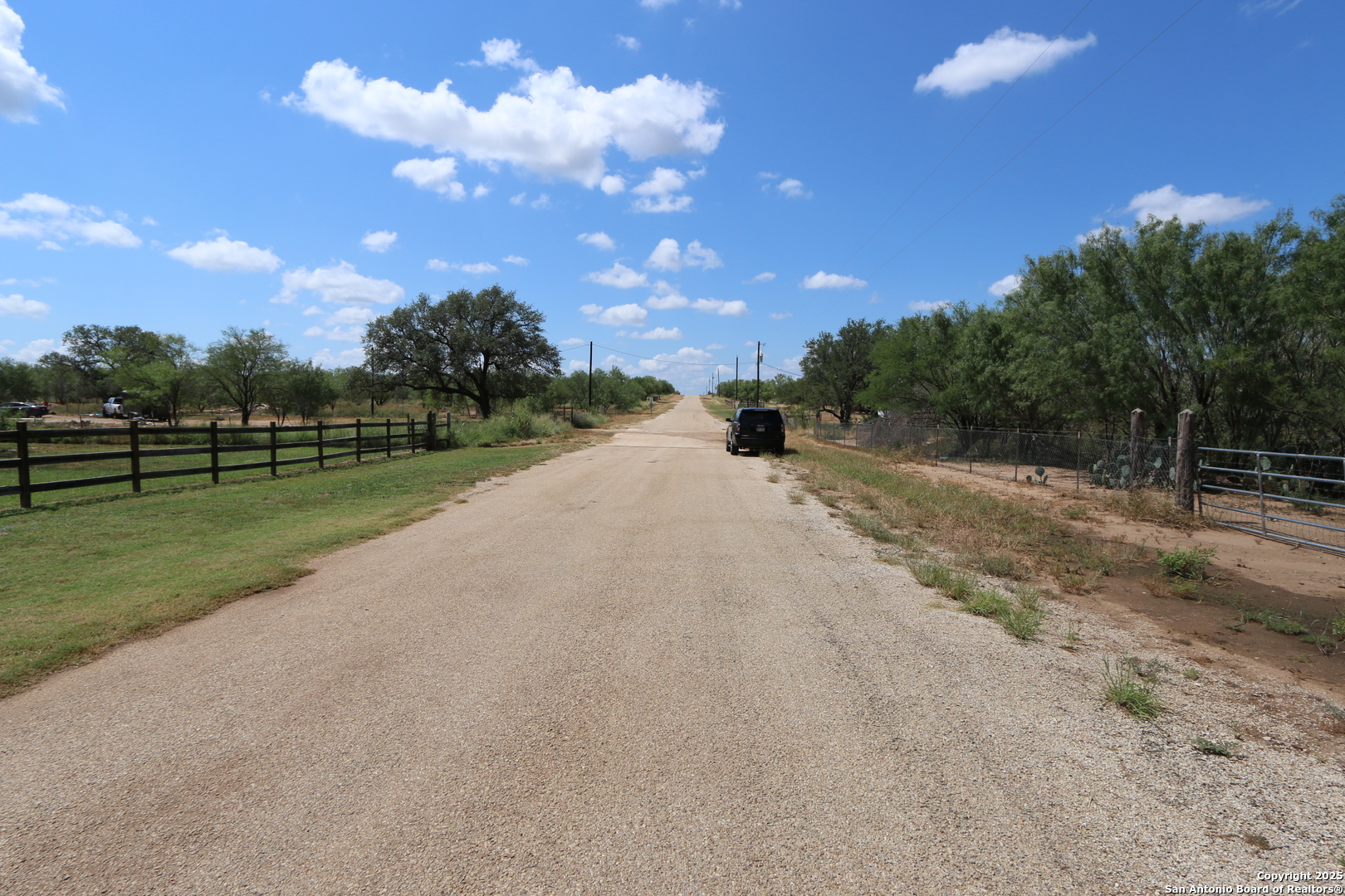 125 County Road 2666 Devine TX 78016