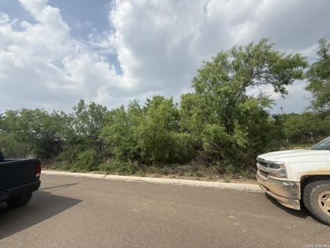 1711 Matamoros Cotulla TX 78014