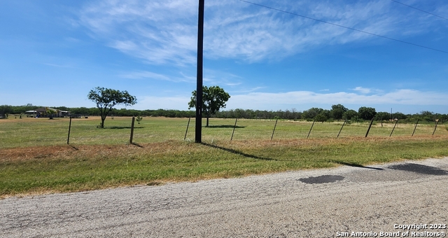 4998 County Road 117 Floresville TX 78114