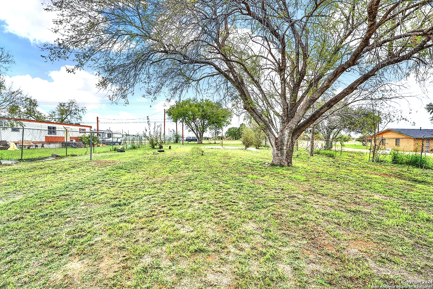 2315 Highway 181 Floresville TX 78114