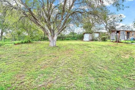 2315 Highway 181 Floresville TX 78114
