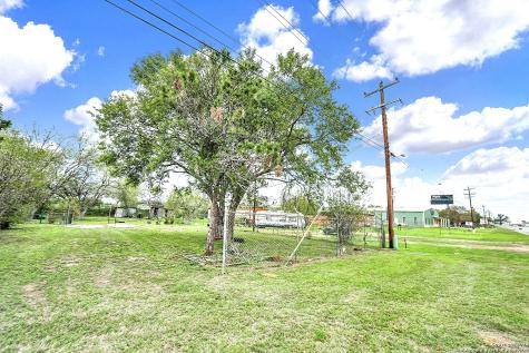 2315 Highway 181 Floresville TX 78114