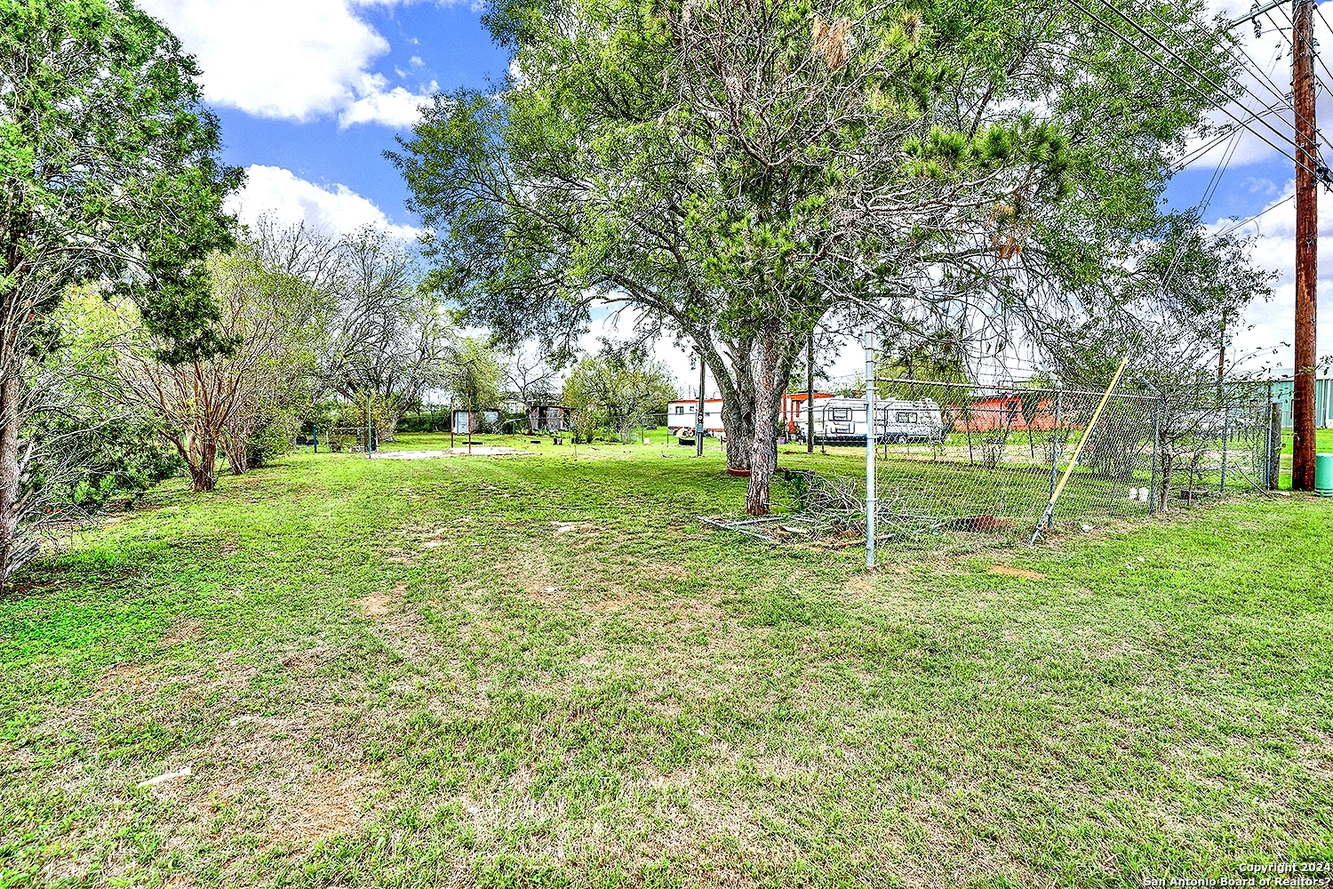 2315 Highway 181 Floresville TX 78114