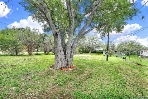 2315 Highway 181 Floresville TX 78114