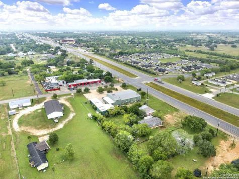 2315 Highway 181 Floresville TX 78114