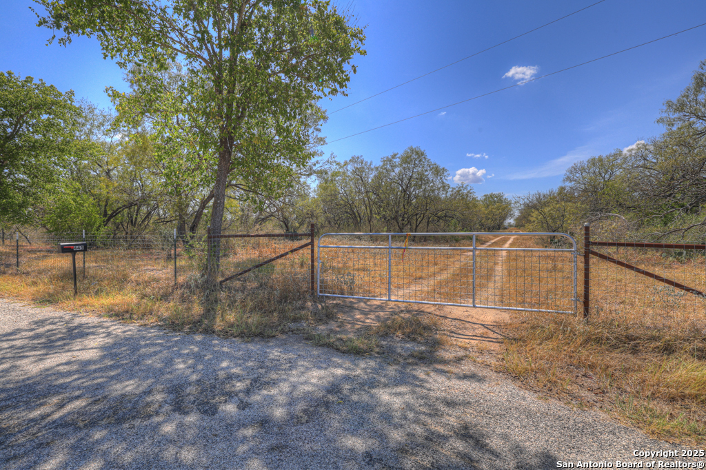 445 Single Oak Road Seguin TX 78155