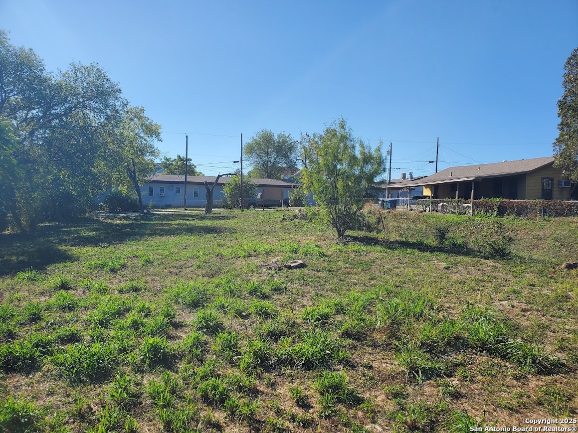 1807 & 1811 Burleson San Antonio TX 78202