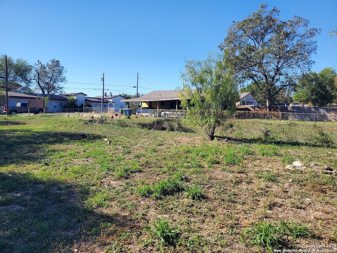 1807 & 1811 Burleson San Antonio TX 78202