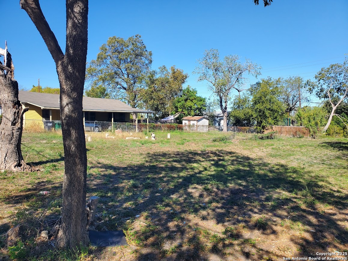 1807 & 1811 Burleson San Antonio TX 78202