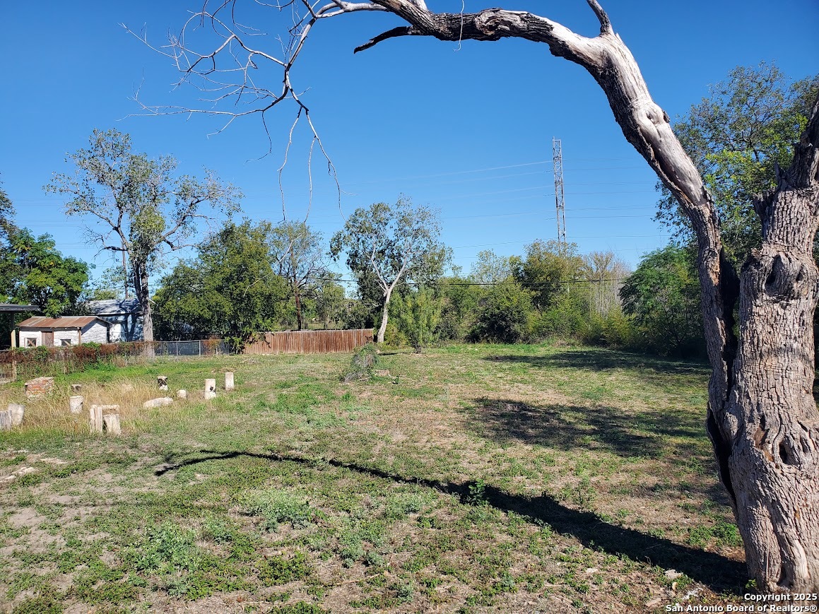 1807 & 1811 Burleson San Antonio TX 78202