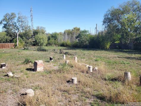 1807 & 1811 Burleson San Antonio TX 78202