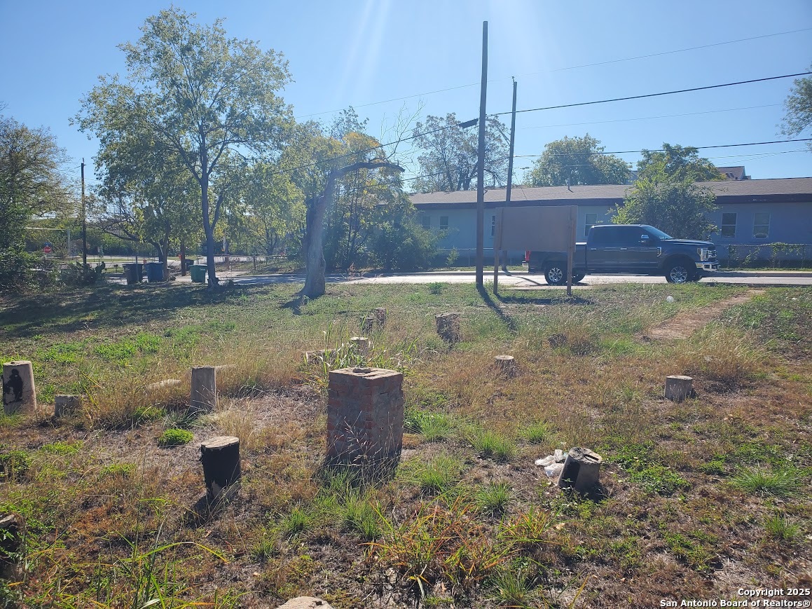 1807 & 1811 Burleson San Antonio TX 78202
