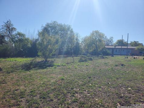 1807 & 1811 Burleson San Antonio TX 78202