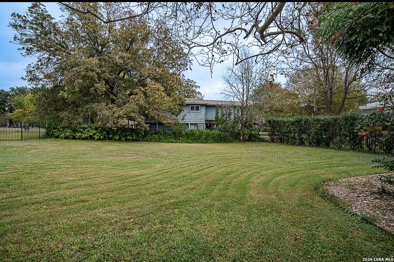 187 Royal George Circle Mcqueeney TX 78123