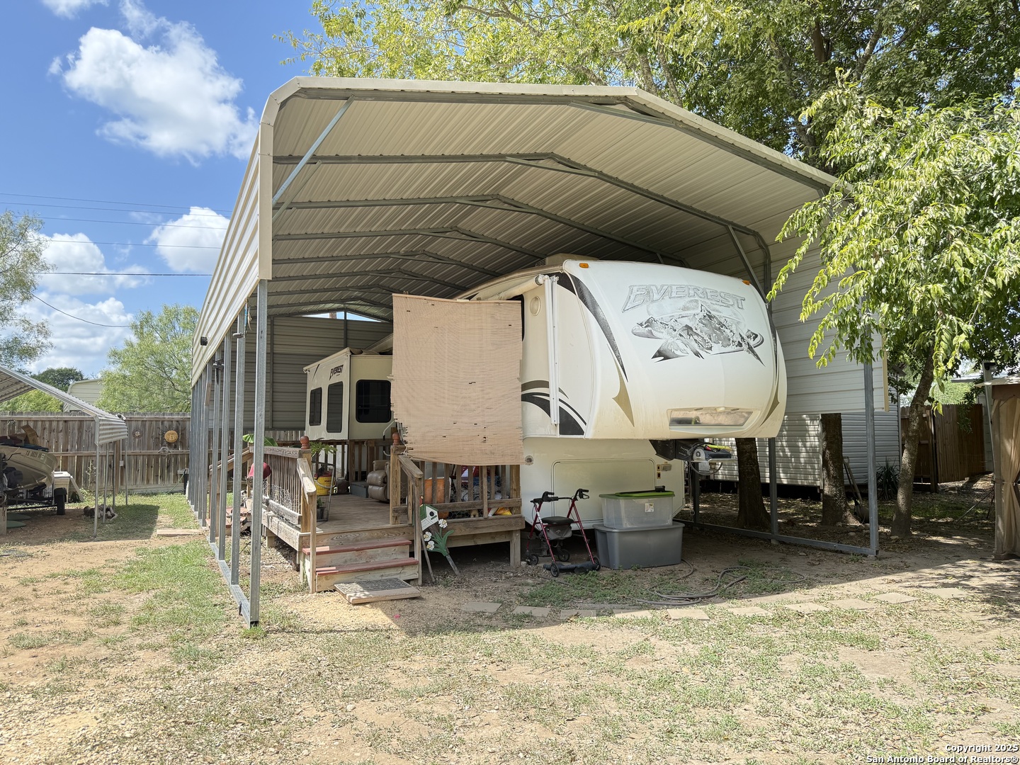 460 Paloma Bandera TX 78003