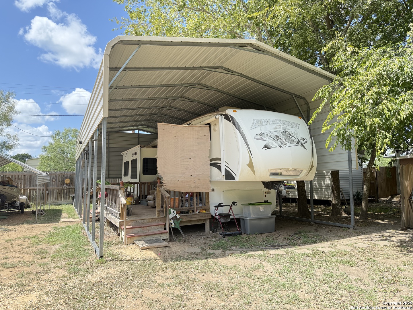 460 Paloma Bandera TX 78003