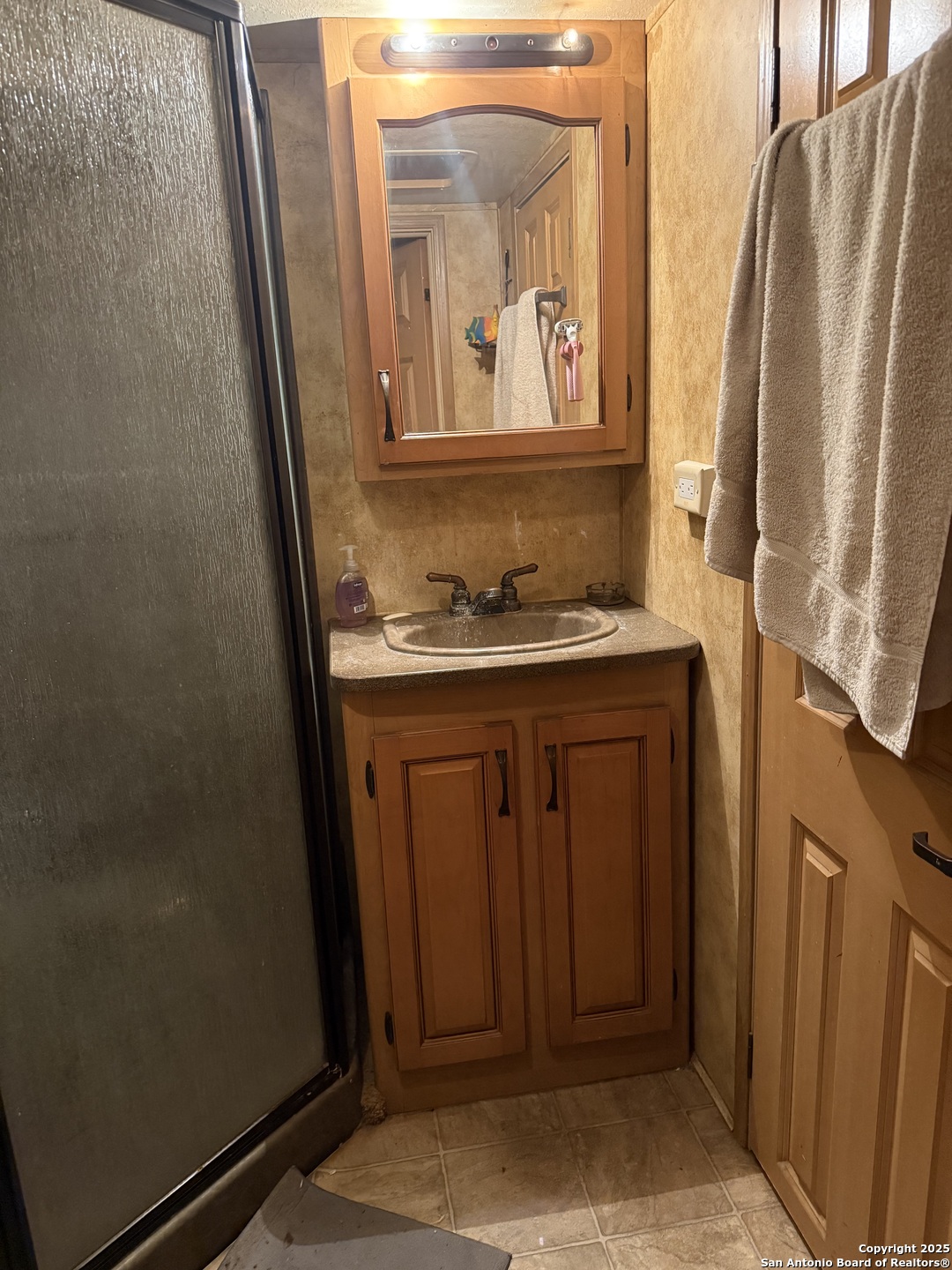 460 Paloma Bandera TX 78003