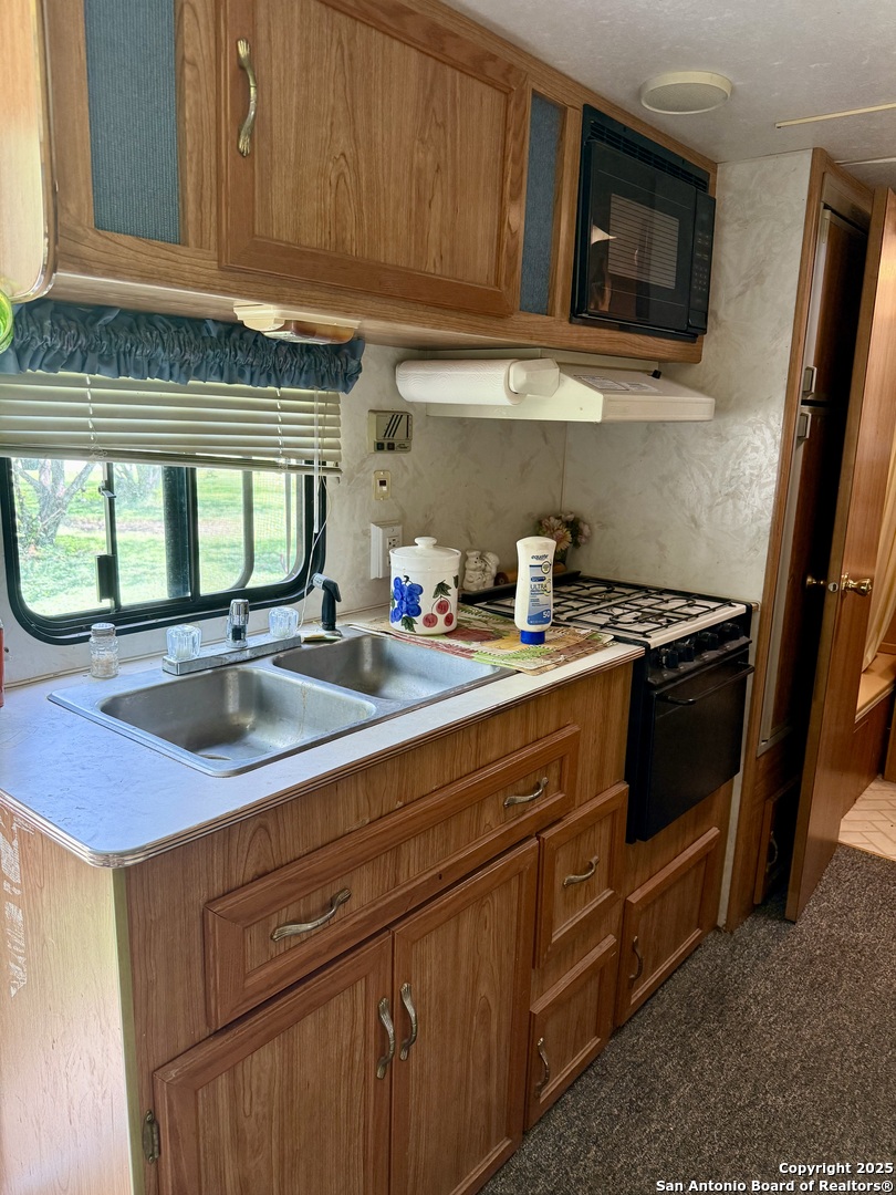 460 Paloma Bandera TX 78003