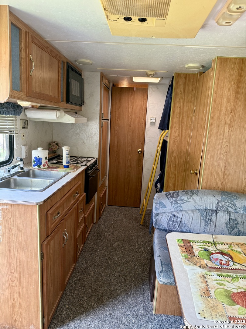 460 Paloma Bandera TX 78003