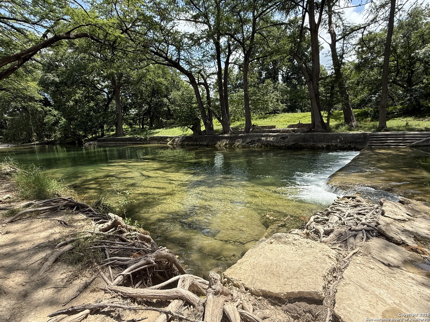 460 Paloma Bandera TX 78003
