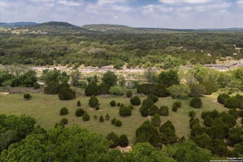000 Oakridge Trail Pipe Creek TX 78063