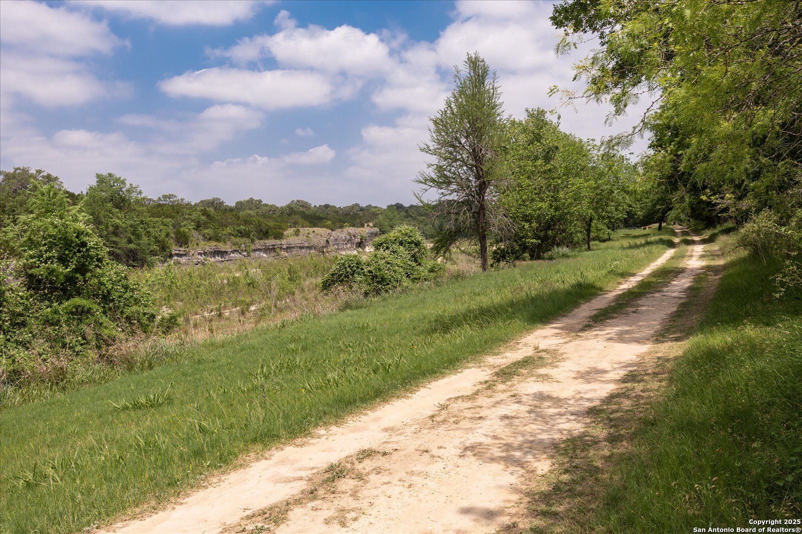 000 Oakridge Trail Pipe Creek TX 78063