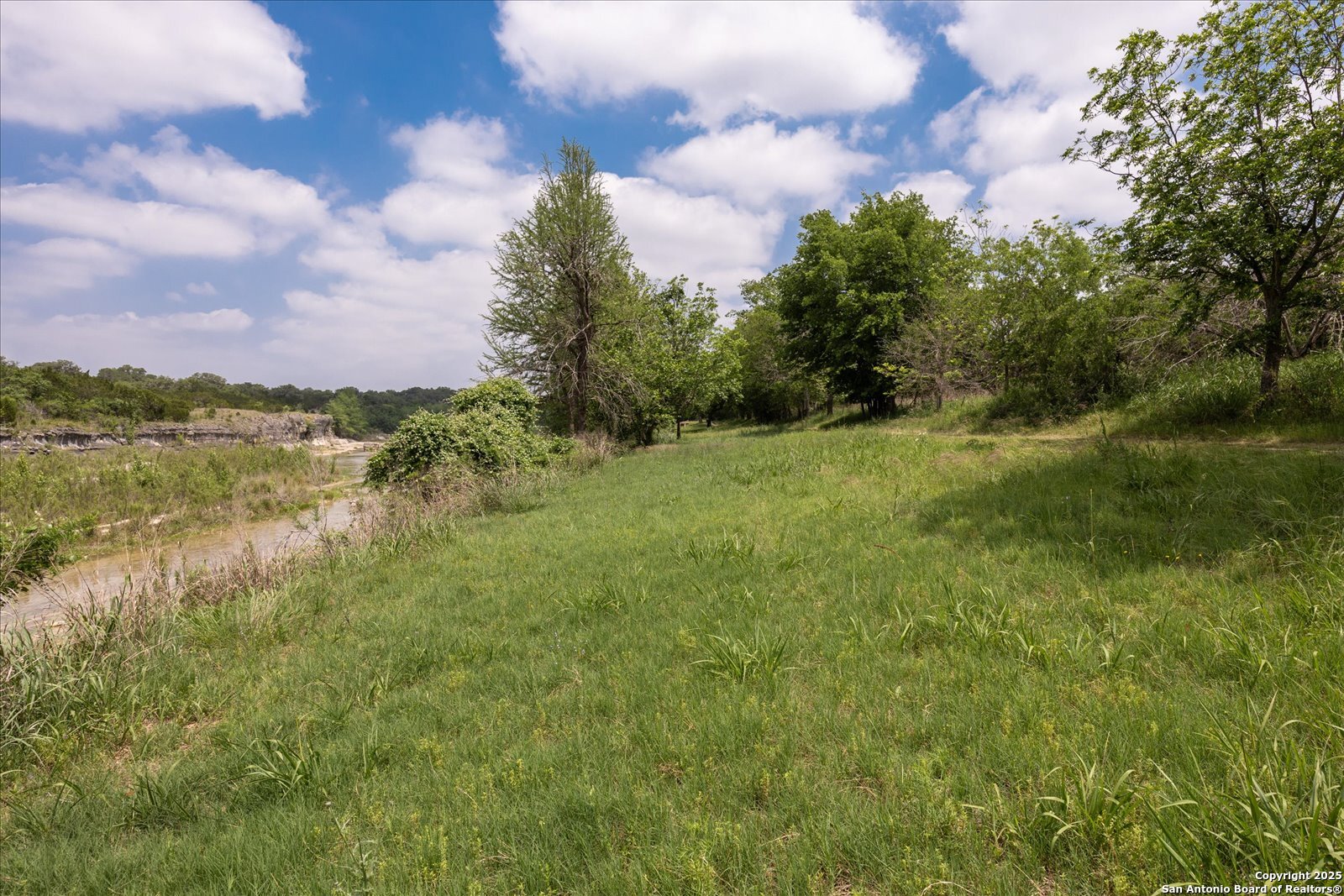 000 Oakridge Trail Pipe Creek TX 78063