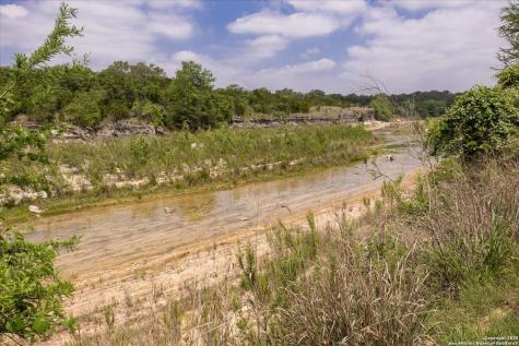 000 Oakridge Trail Pipe Creek TX 78063